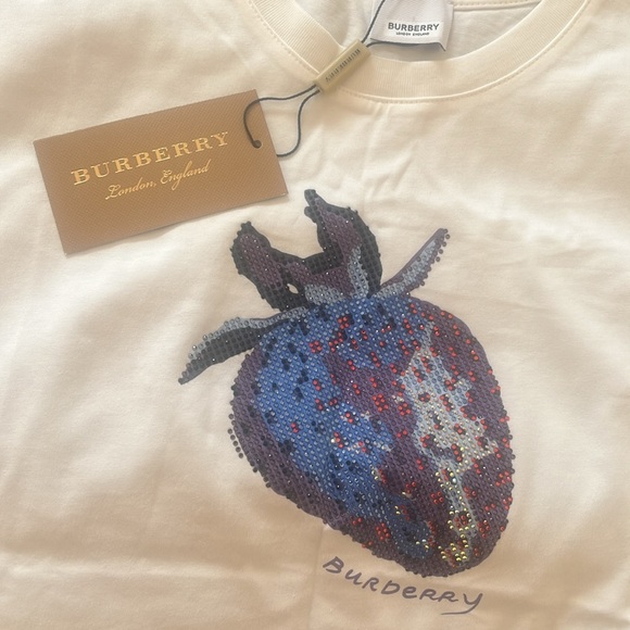 Burberry Strawberry-Printed Crewneck T-Shirt! - Picture 2 of 4
